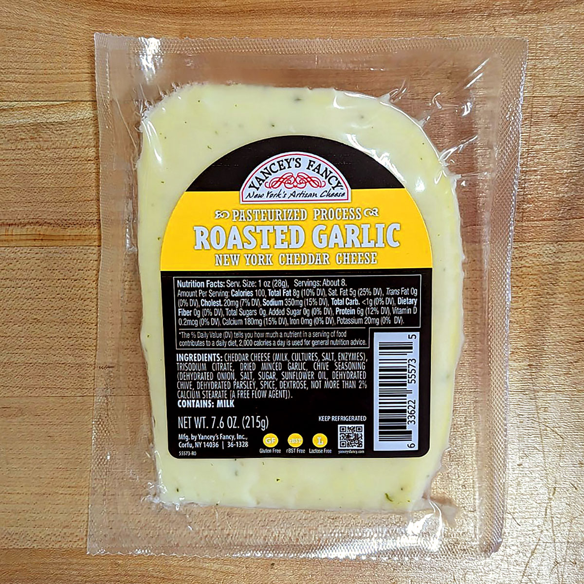 Roasted Garlic Aged Cheddar Cheese (7.6 oz.) - Yancey's Fancy